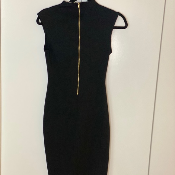 Black Deep-V Sleeveless Dress - Picture 6 of 7